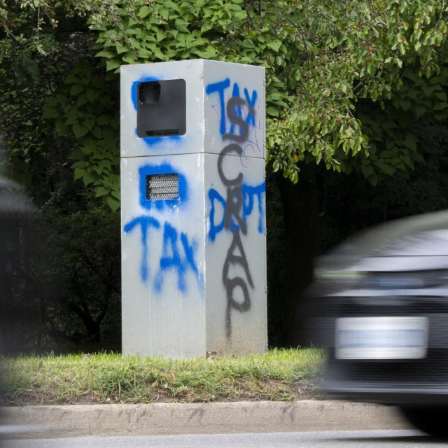Vandalizirana kamera za brzinu u Torontu