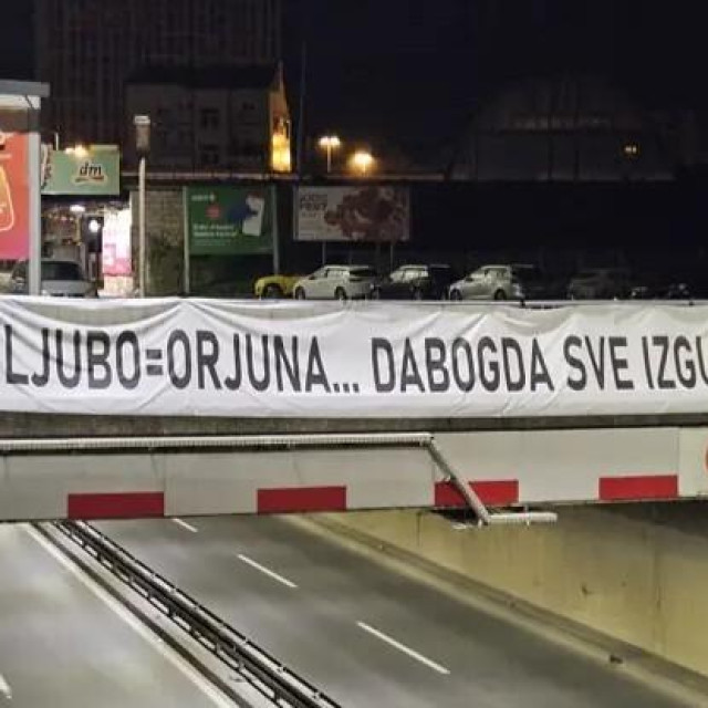 Transparent uoči derbija na Slavonskoj aveniji u Zagrebu