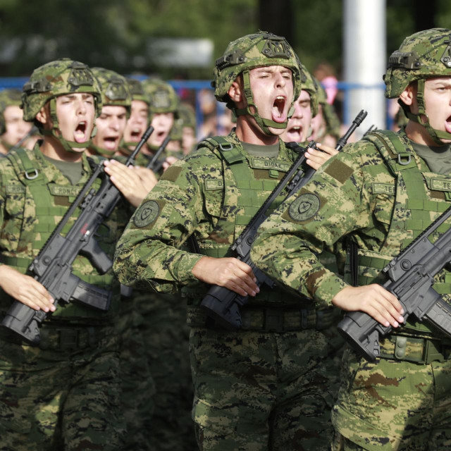 Mimohod pripadnika Hrvatske vojske 

