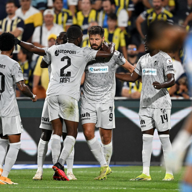 Bruno Petković i suigrači