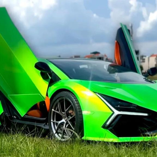 Replika Lamborghinija Revuelta