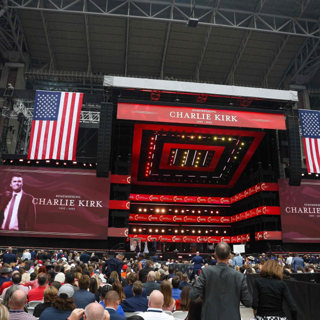 Komemoracija za Charlieja Kirka u Glendaleu u Arizoni