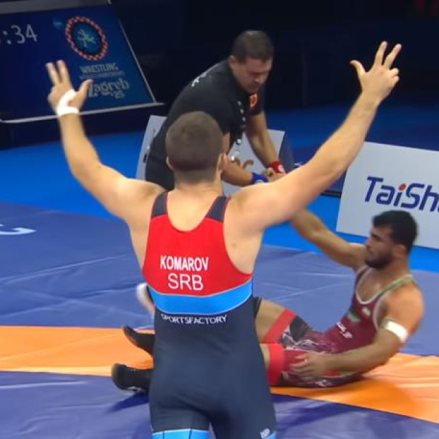 Komarov usred Zagreba slavi pobjedu s tri prsta