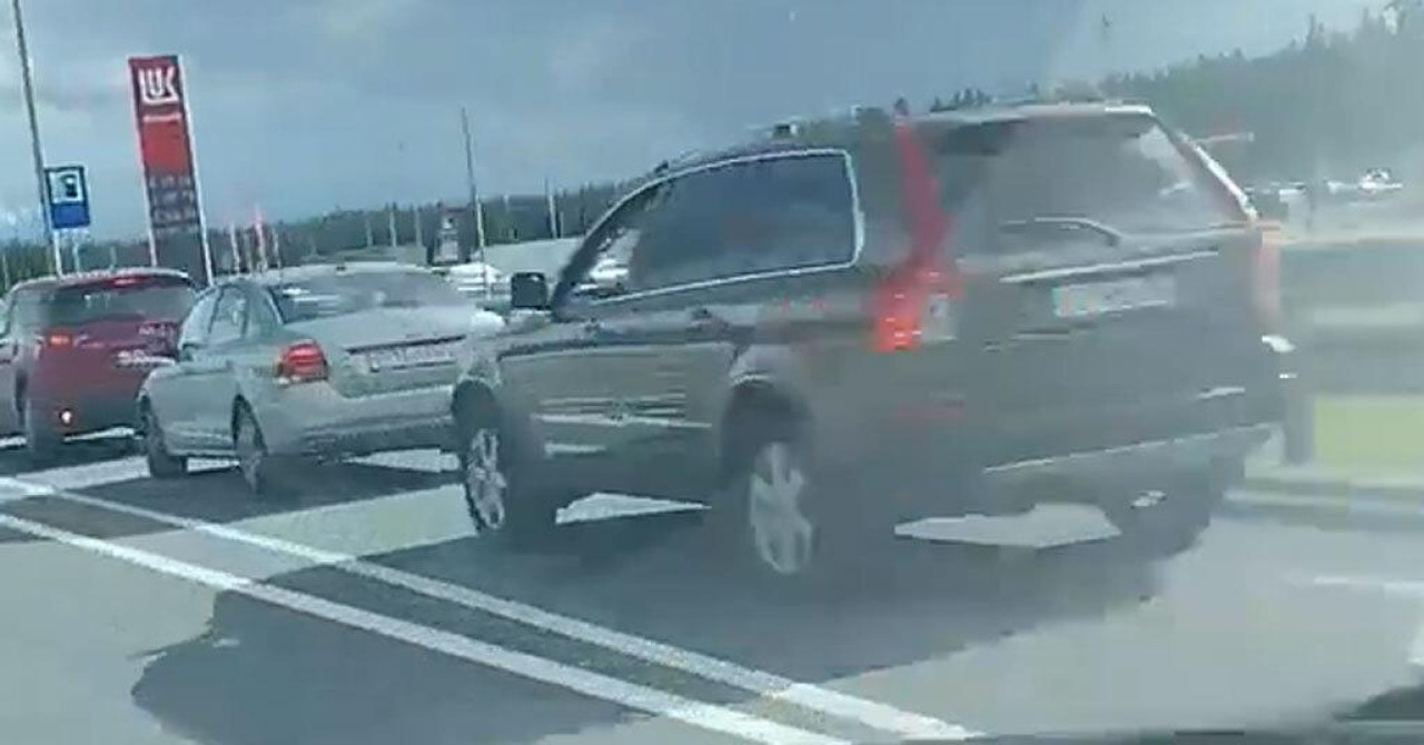 VIDEO Ovo je prizor s autoceste imeđu Moskve i Sankt Peterburga. Više nema dileme, Rusija je u problemima