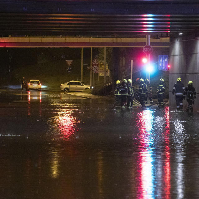 Poplavljeni podvožnjak u Zagrebu (arhivska fotografija)