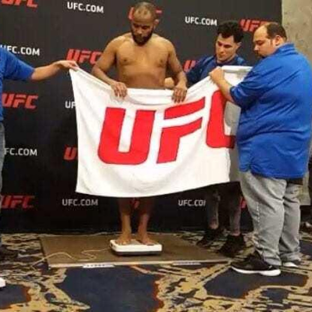 Daniel Cormier | ”Towelgate”