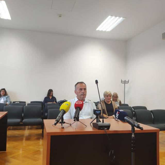 Fabijan Kapular, bivši načelnik PU vukovarsko-srijemske svjedočio je na Županijskom sudu u Osijeku na suđenju Damiru Dekaniću