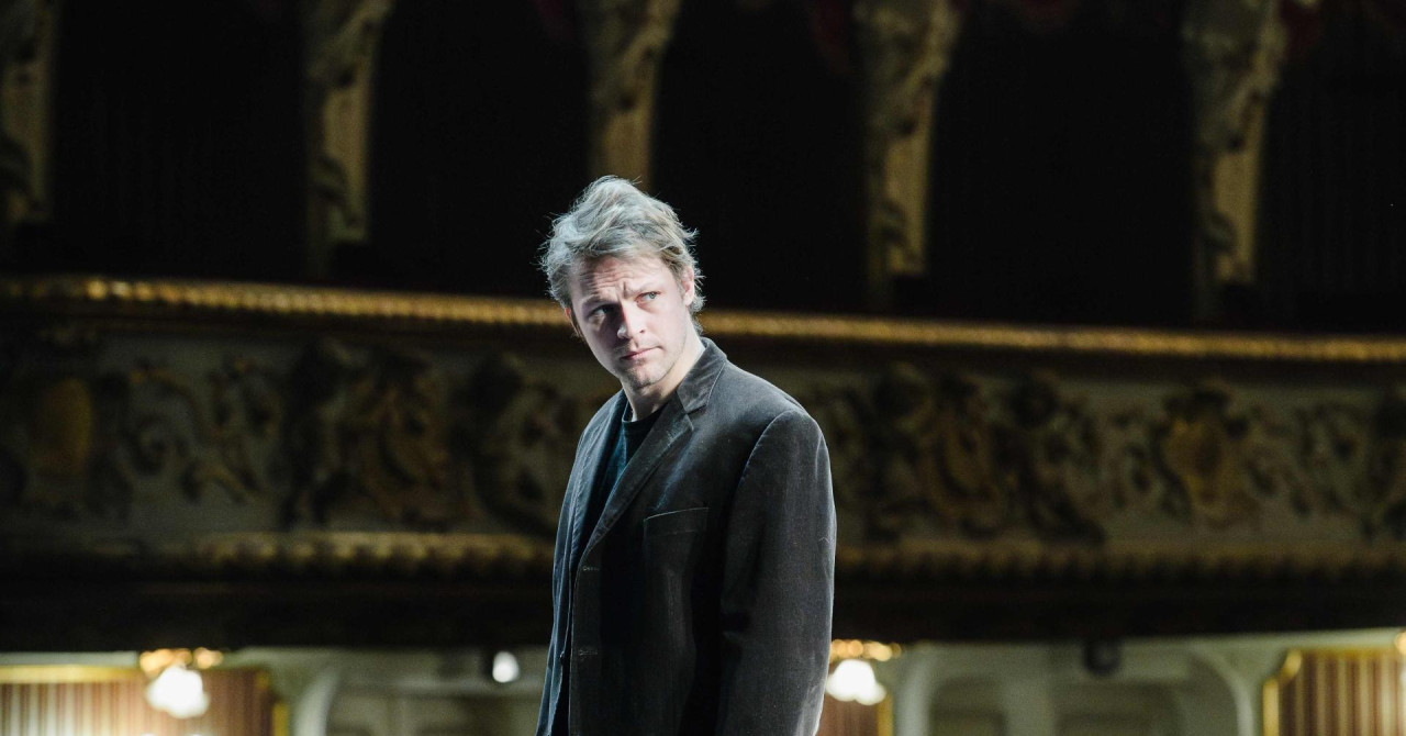 Kazališna adaptacija ‘Zastava‘ za publiku novog doba. Igraju Goran Grgić, Nina Violić...