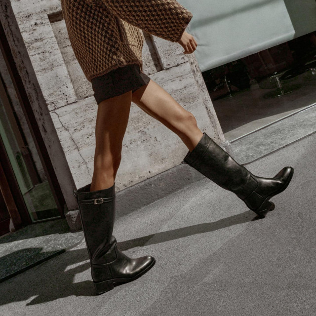 Zara jahaće čizme s kopčom (49,95 eura)