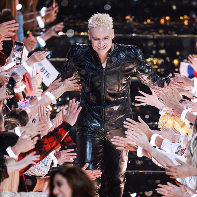 Pjevač Jaroslav Dronov (Shaman) 