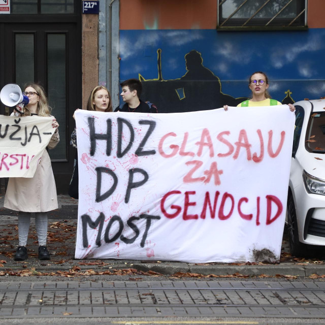 Prosvjednici ispred Sabora