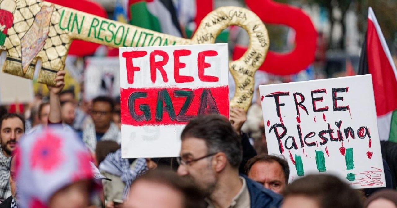 Tisuće ljudi u okupile se u Düsseldorfu u znak solidarnosti s Palestincima