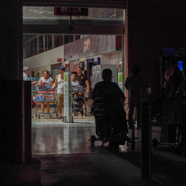 Trgovački centar u Cancunu u mraku