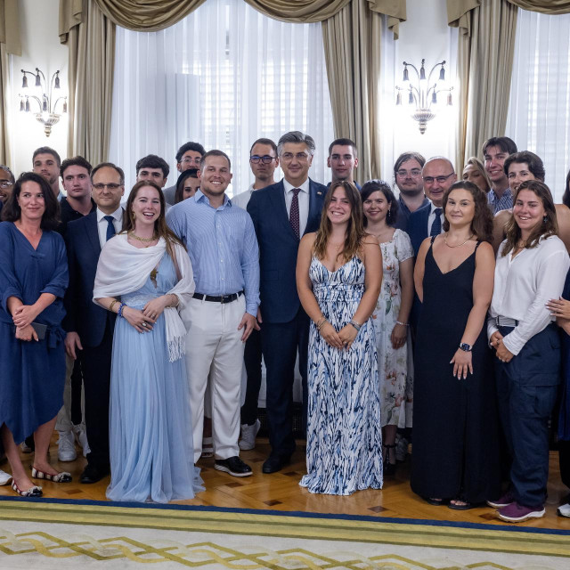 Polaznici treće generacije Ljetne škole Domovina, tijekom posjeta Banskim dvorina u lipnju prošle godine