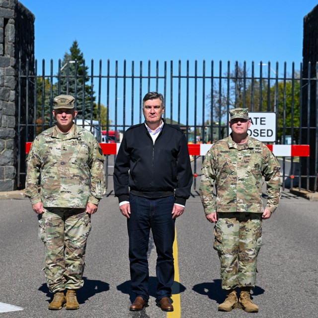 Zoran Milanović u posjetu vojnom kampu Ripley