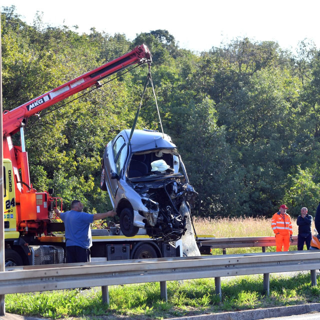 Teska prometna nesreca u kojoj je jedna osoba smrtno stradala.