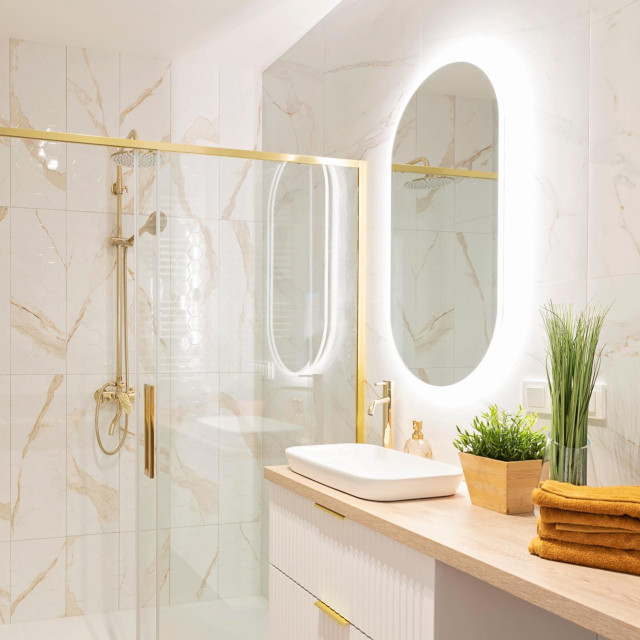 Kupaonica sa zlatnim sanitarijama/Ilustracija