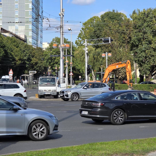 Radovi na križanju Vukovarske i Savske