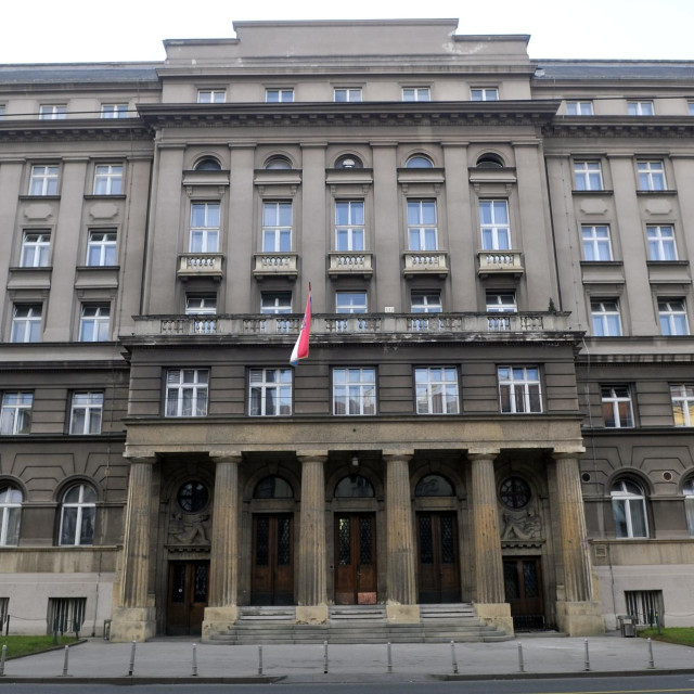 Zgrada HZMO-a djelo je arhitekta Rudolfa Lubynskog iz Zagreba (1873-1935).