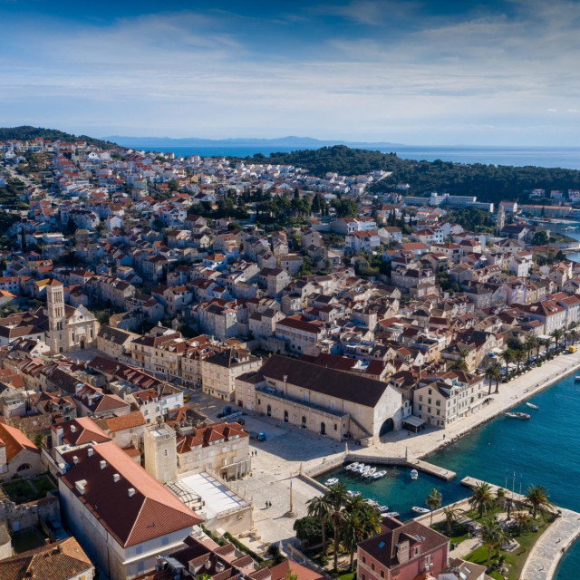 Po udjelu poreznih prihoda u ukupnim prihodima i primicima od 56 posto Hvar je unutar top 10 malih gradova
