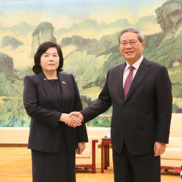 Ministrica vanjskih poslova Sjeverne Koreje Choe Son Hui i kineski premijer Li Qiang na sastanku u Pekingu u Kini