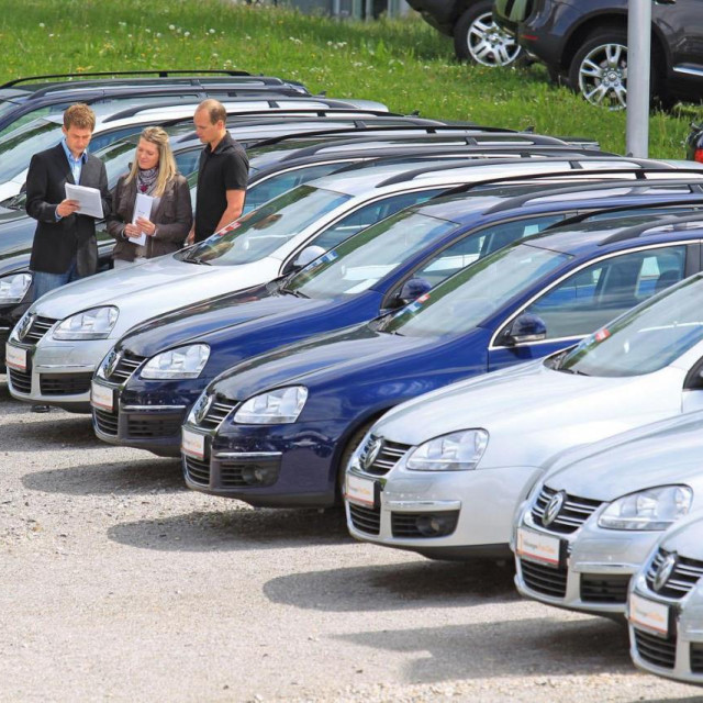 Kupnja rabljenog automobila (ilustracija)