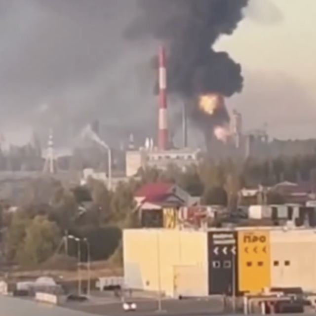 Gori rafinerija u Rusiji