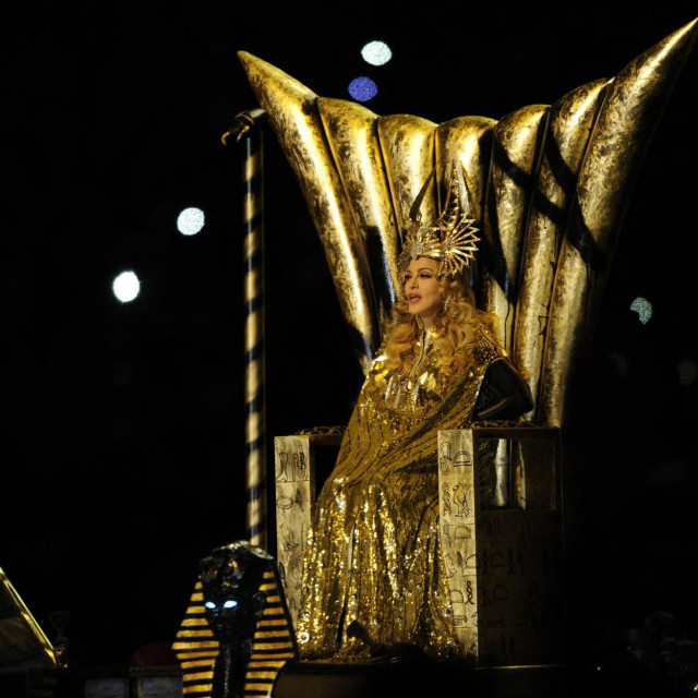 Madonna kao Kleopatra na Super Bowlu 2012. 
