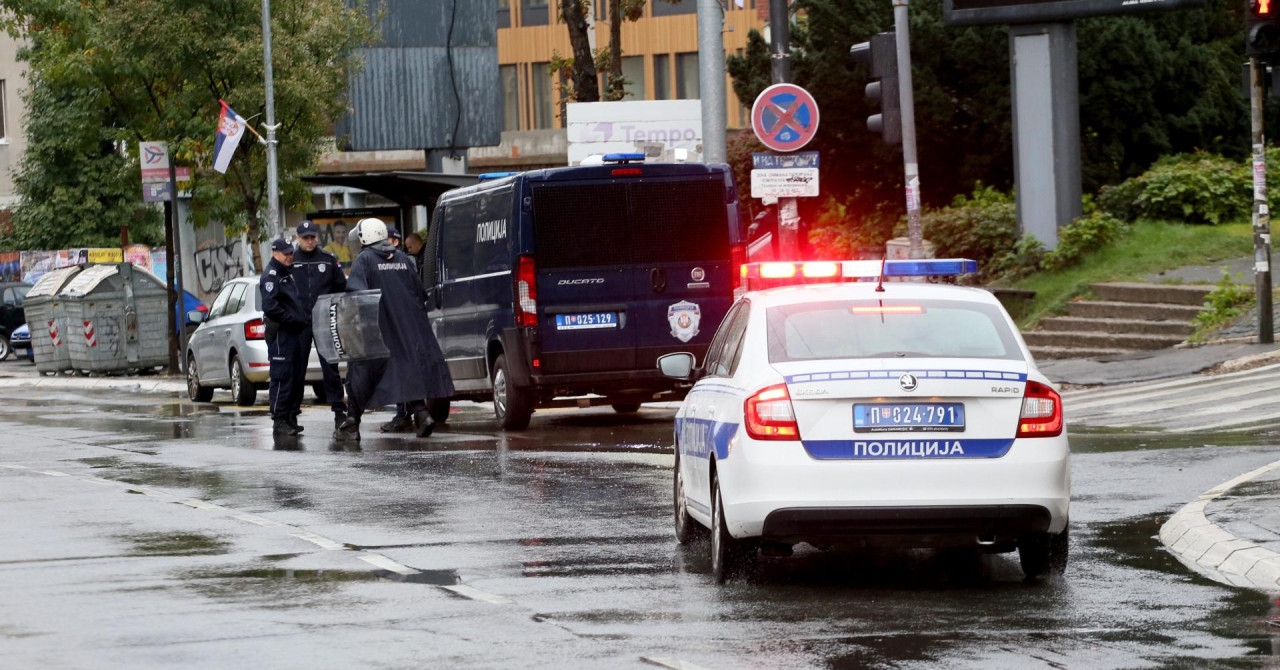 Uzbuna u Srbiji, zbog dojava o bombama zatvorene su škole diljem zemlje, poruke stigle čak i u vrtić