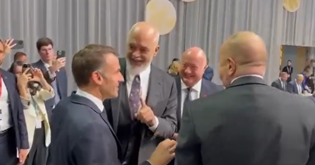 Pogledajte kako je albanski premijer ismijavao Trumpa, Macron i Alijev prasnuli u smijeh: ‘Trebaš nam čestitati!‘