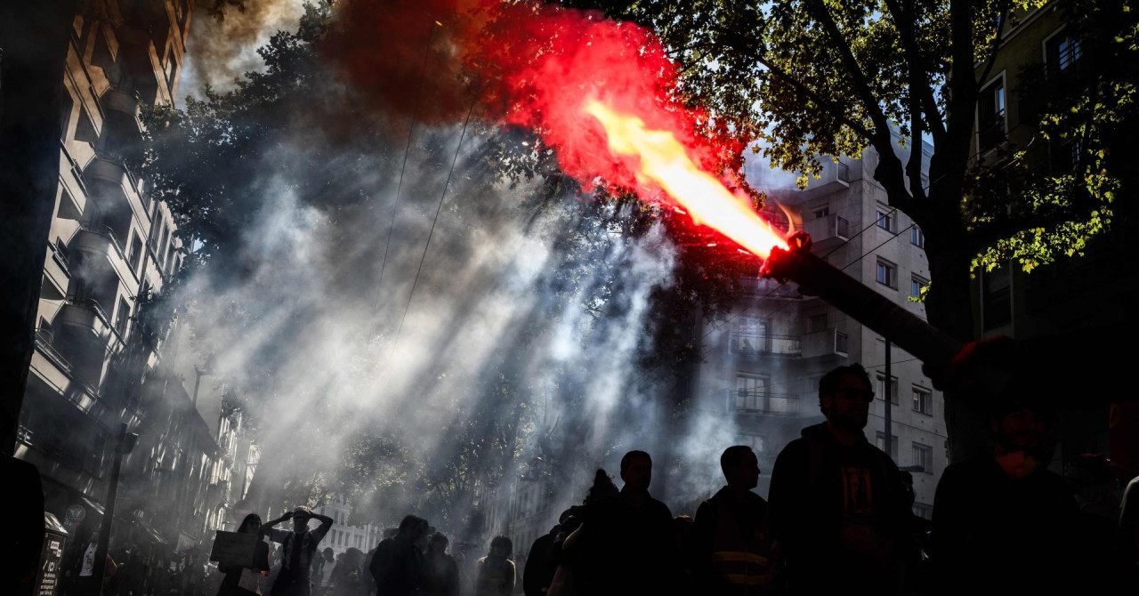 Deseci tisuća Francuza prosvjedovali protiv oštrih proračunskih rezova