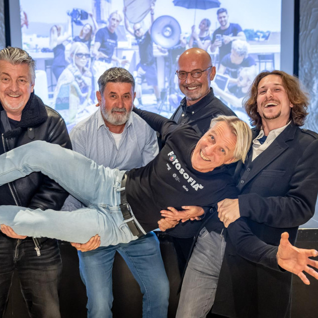 Glumci koji su niz generacija pozirali seminaristima Fotosofije - Zuhra, Vedran Mlikota, Goran Grgić i Jan Kovačić - s Hoykom, voditeljem seminara