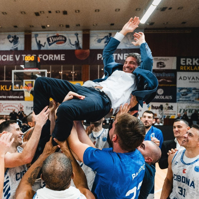 Slavlje kao da je osvojen trofej, a trener Rudež u zraku