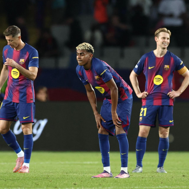 Robert Lewandowski, Lamine Yamal i Frenkie De Jong nakon poraza od PSG-a