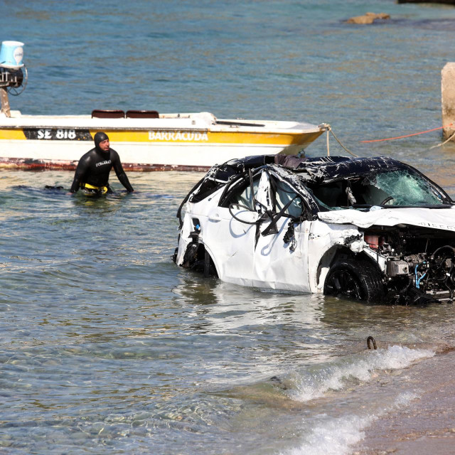 Izvlačenje vozila iz mora kod mjesta Bunica
