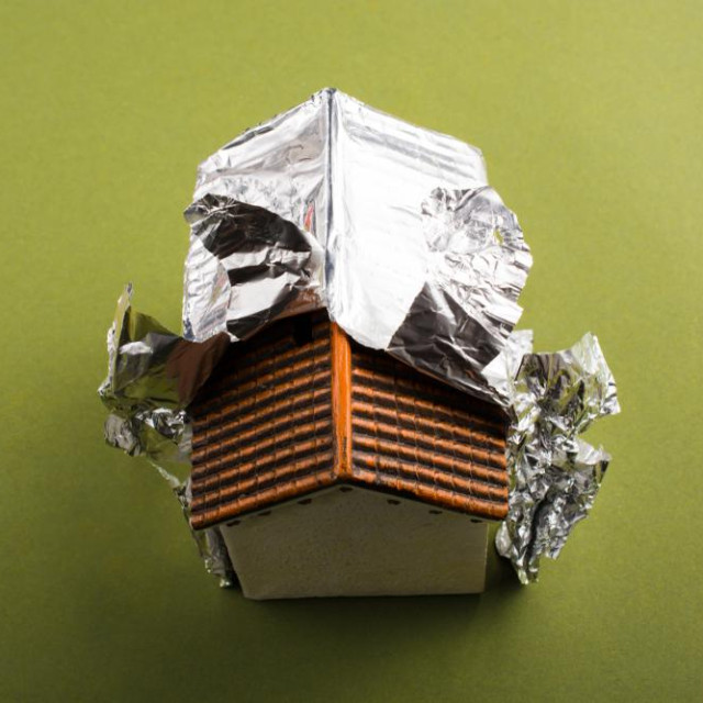 Zamotati u foliju model kuće je lagano - ali cijelu kuću?!