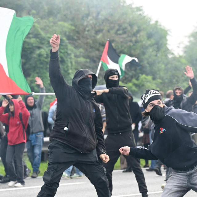 Sukob prosvjednika i policije za vrijeme prosvjeda podrške Palestini i protiv presretanja Globalne Sumud Flotile na autocesti u Milanu