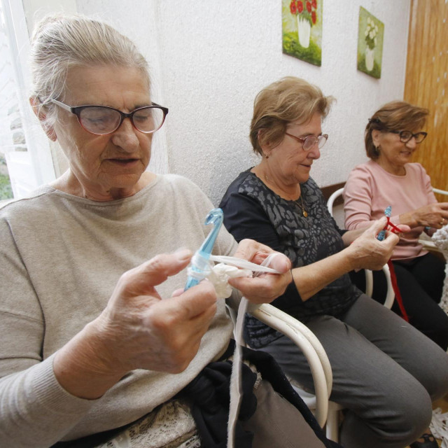 Makarska, 191021.
Radionica kukicanja za umirovljenike koju je u svojim prostorijama organizirala Matica umirovljenika Makarska.