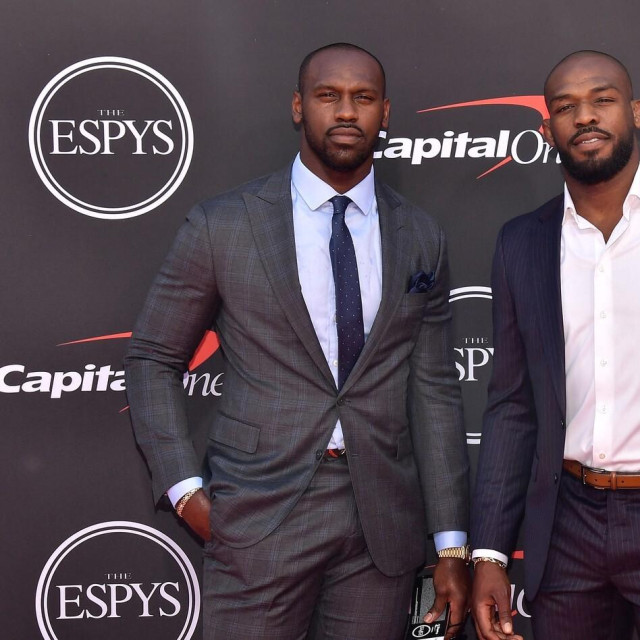 Chandler Jones (lijevo) i Jon Jones (desno)
