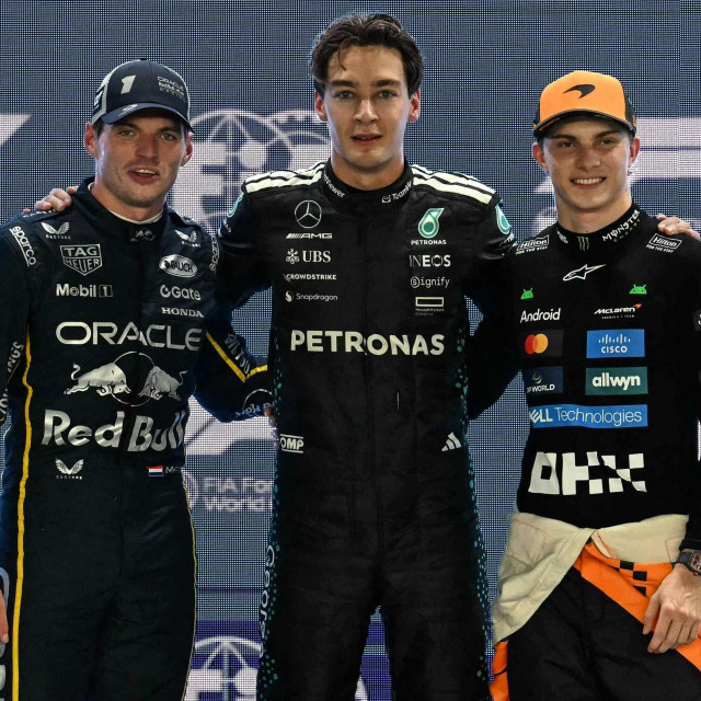 George Russell, Max Verstappen i Oscar Piastri
