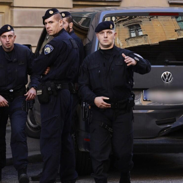 Bježao policiji pa jednog ozlijedio i skrivio nesreću u Dalmatinskoj ulici u Zagrebu