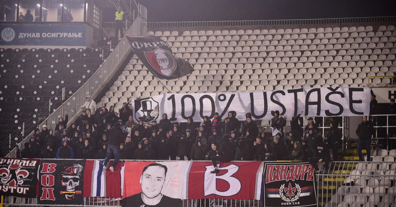 Utakmica u Beogradu jedva završila, gostujući trener bijesan, navijači provocirali transparentom: ‘100 posto ustaše‘