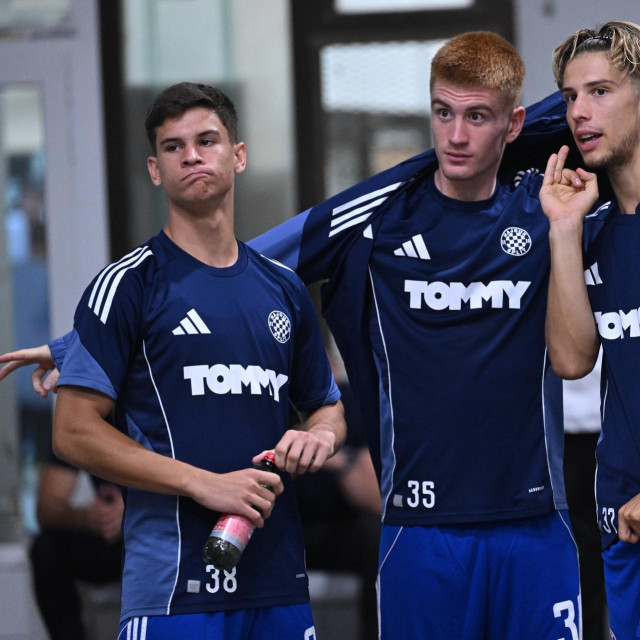 Luka Hodak (sasvim lijevo)