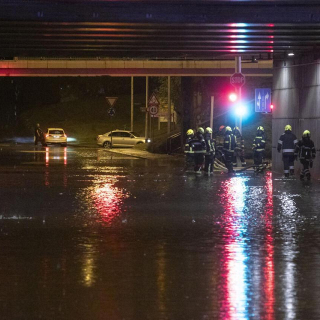 Poplavljeni podvožnjak u Zagrebu (arhivska fotografija)