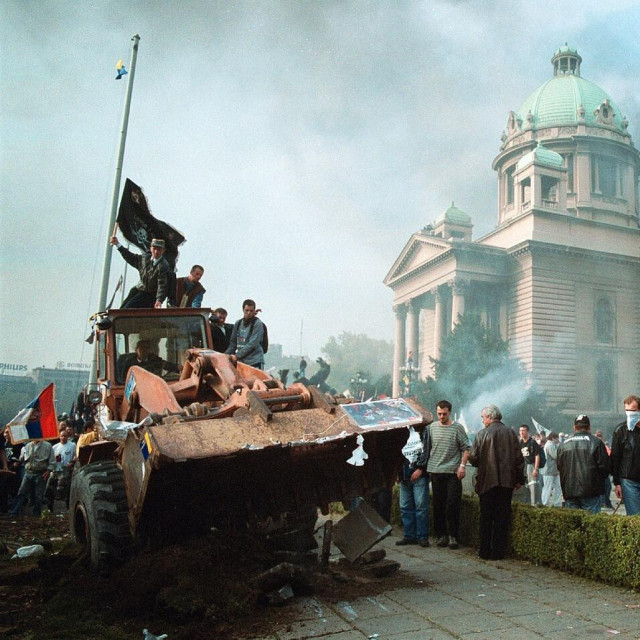 Opsadno stanje u Beogradu 5. listopada 2000.