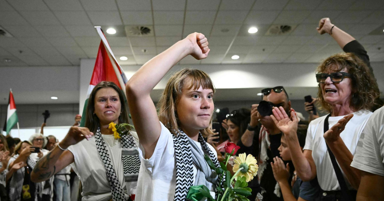 Pogledajte doček Grete Thunberg, nekoliko puta joj prekidali govor: ‘Mogla bih dugo pričati što su nam sve radili u zatvoru‘