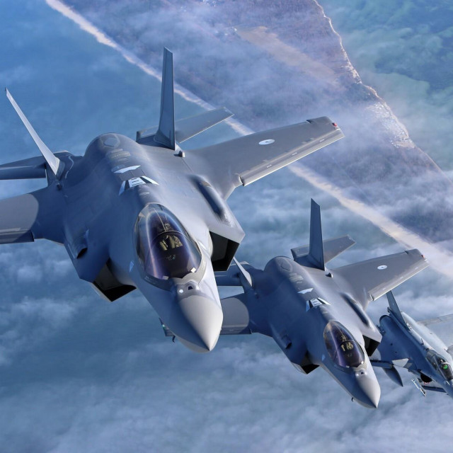 Borbeni avioni F-35 i Dassault Rafale iznad Baltika