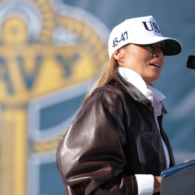 Njezin look neodoljivo podsjeća na onaj iz kultnog filma ”Top Gun”