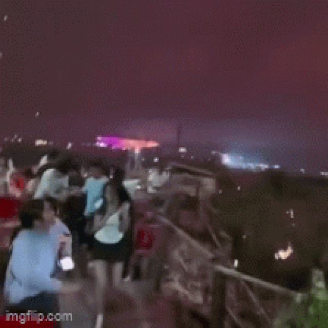 Kaos u Kini nakon showa dronova