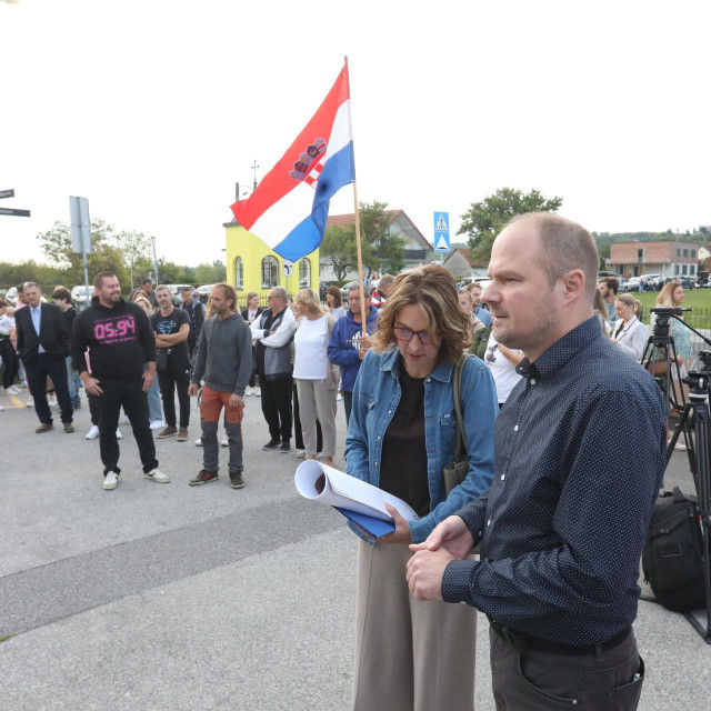 Prvi bojkot u rujnu pred mjesnim vatrogasnim domom
